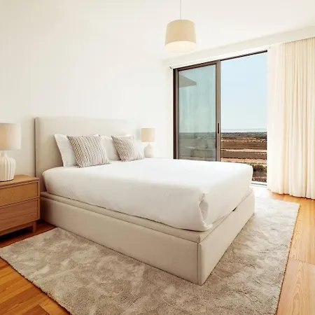Bayline Algarve Spa, Beachfront & Lagoon View * Armação de Pêra