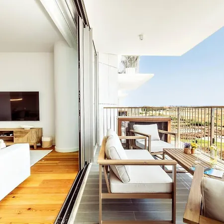 Bayline Algarve Spa, Beachfront & Lagoon View Armação de Pêra