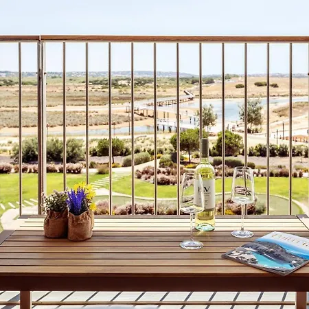 Bayline Algarve Spa, Beachfront & Lagoon View Armação de Pêra