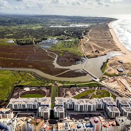 Bayline Algarve Spa, Beachfront & Lagoon View Armação de Pêra